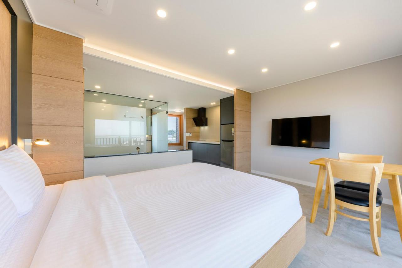 Cadelhas Hotel Jeju Bagian luar foto